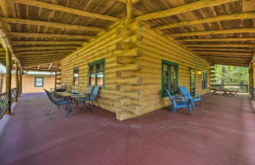 The Red Pine Cabin with Private Pond and Dock! - Foto 26