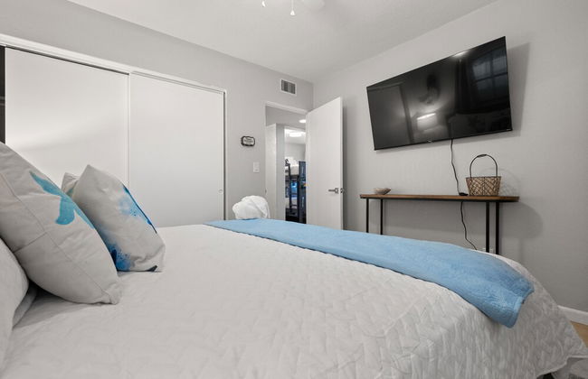 11350 Central Oasis 4BR Pool Home - Photo 6