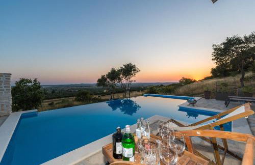 Stone Villa Cara d Oro - Heated Infinity Pool & Views - Photo 10