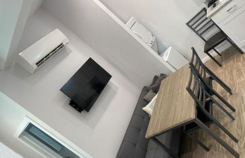 Modern 1-bedroom Studio with Kitchen and Laundry - Foto 5