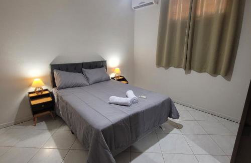 casa em rua tranquila a 200 metros do agito do Rio Vermelho e praia - Foto 10