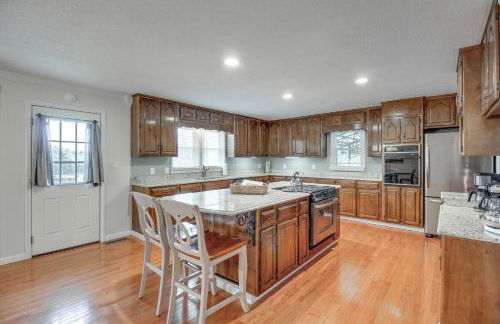 Spacious Fishing Getaway by Lake Guntersville! - Foto 11