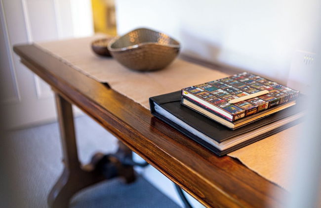 Central 2 Bed House w/ Garden and Free Parking! - Photo 59