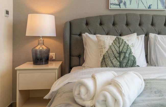 Whitesage - Super Spacious Apt with Dubai Garden Glow Views - Photo 13