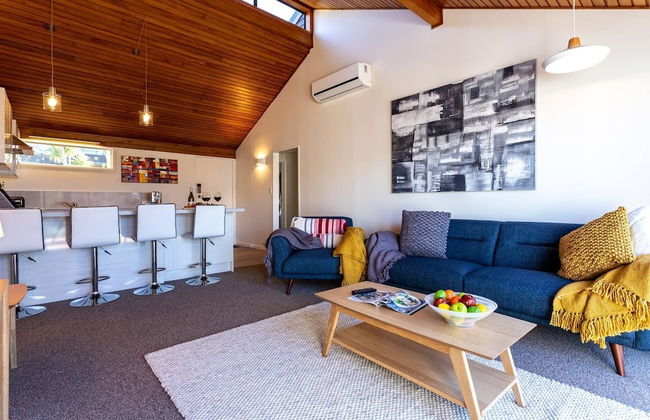 Amazing Lake View Spacious Townhouse with Parking - Photo 15