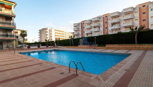 Near beaches large private patio, aircon & community pool - Foto 2