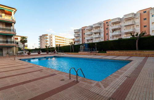 Near beaches large private patio, aircon & community pool - Foto 2