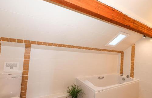 Spindle Coppice - Foto 20