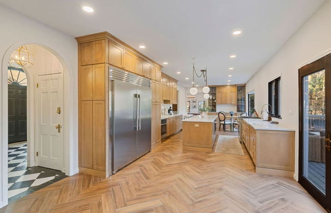 Elegant Spring Stay on Peaceful Retreat - Photo 37