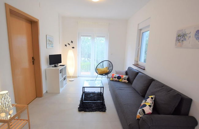 Holiday House in a Quiet Area Near the Sea, Private Garden, Terrace and BBQ - Foto 10