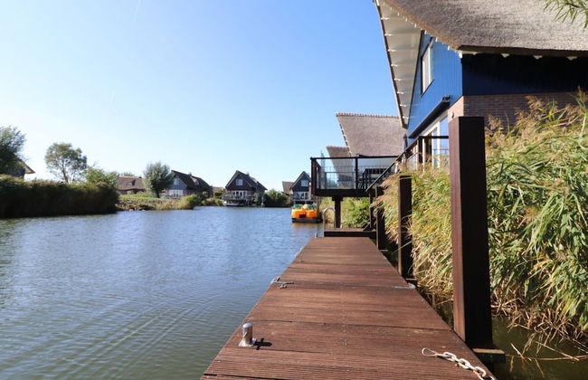 Villa With Terrace on the Water in Friesland - Foto 18