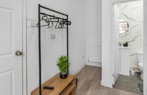 Unique 3 Bedrooms, 3 Ensuite, FREE WiFi, Private Parking - Foto 17