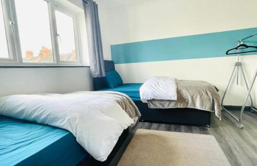 Burmer Central Bliss: Modern 3BR/1BA, Full Kitchen - Foto 15