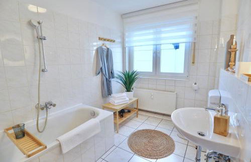 TIMELESS APARTMENT: FREE PARKING + BALCONY - Foto 23