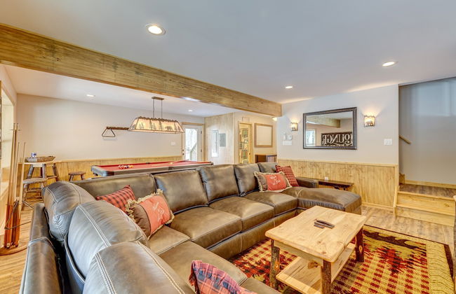 Over the Top Lodge by Avantstay Hot Tub, Shared Pool, Beach/lake Access - Foto 15