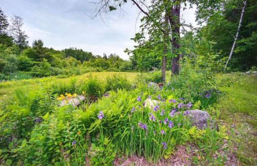 Expansive Wilmot Escape with Deck Near Skiing! - Foto 37