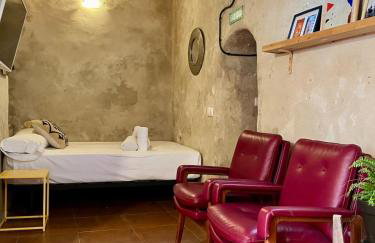 Charming Studio with Private Patio in Old Town - Photo 2