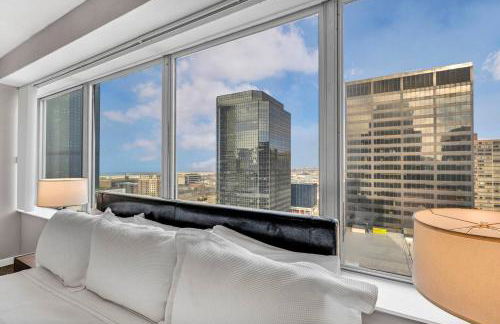 14th Floor Lux Downtown Condo w/ LAKE VIEWS & Gym - Photo 36
