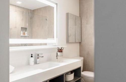 Luxurious Escape - Walk to Empower Field - Tesoro - Foto 17