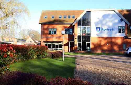 Luxury 2 Bed Apt, Sleeps 4, Secure PRKG-1 Car, Ascot Racecourse 5min walk, Legoland & Lapland 8mins, Windsor 15mins - Foto 37