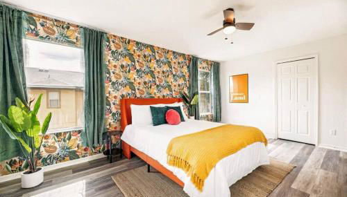 Disney World Cinderella Castle Lazy River Pool & Game Room - Foto 4