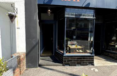 Canford Cliffs Apartment - Photo 16