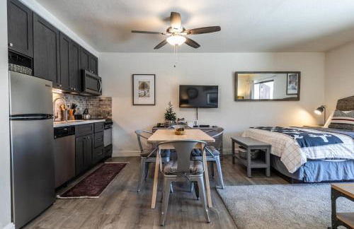 Beautiful Deluxe Studio w/Lake View #245 at Donner Lake Village - Foto 3