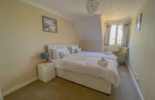 4 bed house 50 yards from the beach & lighthouse - Photo 24