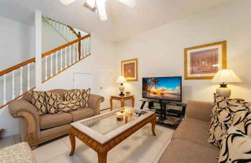 Budget Friendly Pool Home in Quiet Gated Community - Foto 8