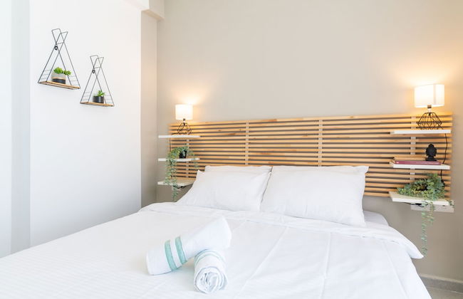 Stylish Seaside Escape with Balcony by Sea N' Rent - Foto 10