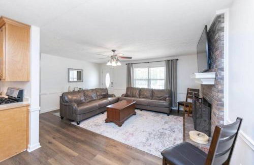 Sleeps 8, Lake Lanier Hidden Gem - Foto 19