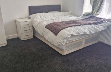 3 Bed Semi, Bingley, BD16, Free Parking, Wi-Fi - Foto 4
