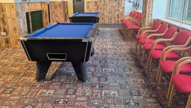 141 -Two bed Chalet on Sunbeach Holiday Park - Sleeps 6, pet friendly, FREE pool and entertainment passes included - plus WiFi with bedding and towels included - only 300m from the beach! - Foto 3