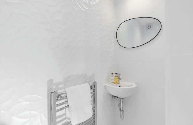 Elliot Oliver - Comfortable Five Bedroom Town Centre House With Garden & Garage - Foto 23