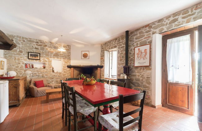 Rustic Chalet With Pool - Photo 19