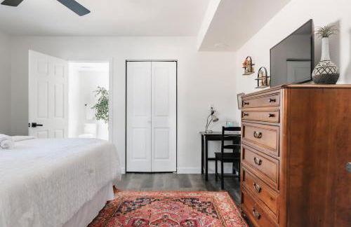 Longhorn Home with King Bed & Rain Showers Walk to DT Activities, Lake & Eateries - Foto 22