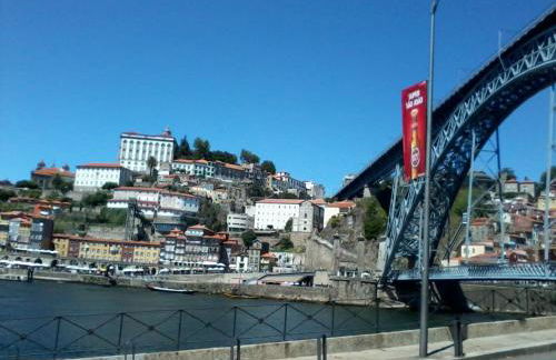 Yellow House - Photo 13