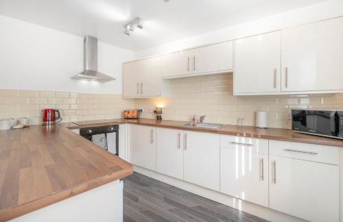 NEW! Stylish 5-Bed Apartment in Stockton-on-tees by Stay With Us, Perfect for Contractors & Large Groups, FREE Parking! - Foto 25