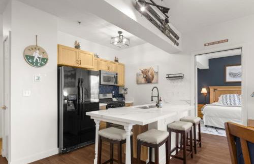 Top Floor Deer Valley Gondola Lakefront Condo- Great views - Photo 35