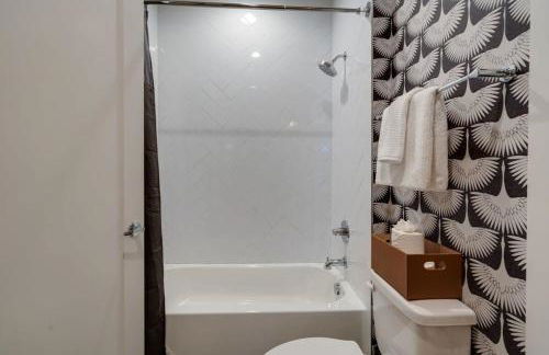 Luxury Townhouse with Rooftop Deck Less than 10 mins to Downtown - Foto 26