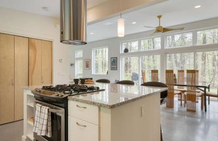 Secluded Modern Enclosed Patio Forest Views Woodland Zen by AvantStay - Foto 11