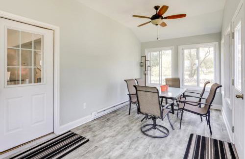 Walk to Pawcatuck River Family-Friendly Home! - Foto 12