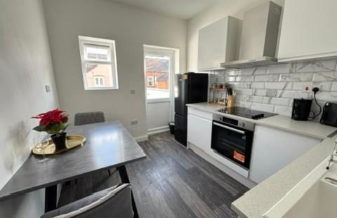 Modern Central Apartments with Balcony - Photo 59