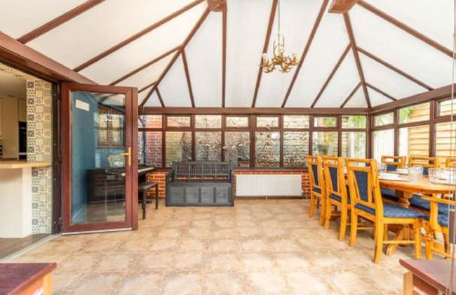 Host Stay Honeysuckle Cottage - Photo 14