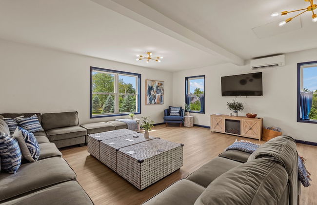 For Lake Sake by Avantstay Lakefront Hot Tub View - Photo 4