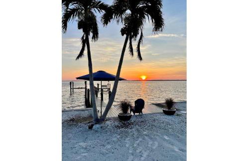 Stunning Waterfront Home with Southeast Bay Frontage - Villa Cuquita - Foto 32