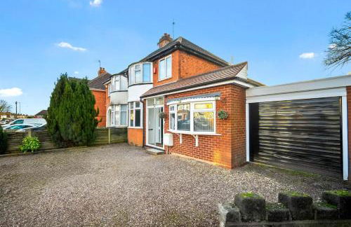 Marcot House Modern 5 bedroom house Solihull 10 mins drive from bhx & nec private off road parking - Foto 18