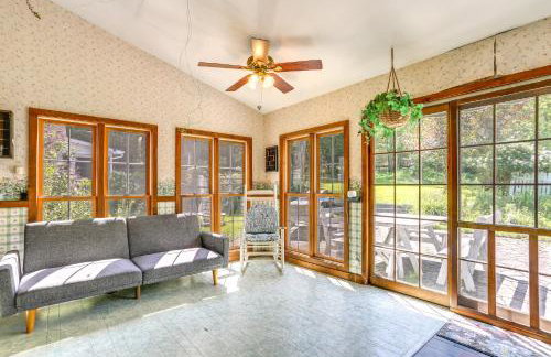 Sparrow Bush Retreat w/ Pool & Screened Porch - Foto 11