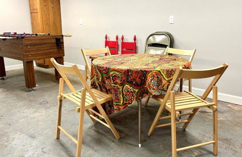 Family-Friendly 3BR Home w Bunk Room & Yard - Photo 9