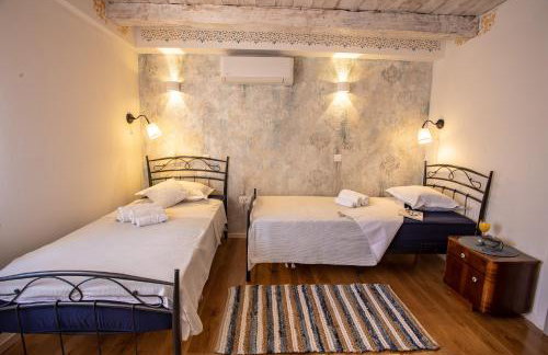 Charming stone house with private pool & jacuzzi - Holiday Home Vera - Photo 32